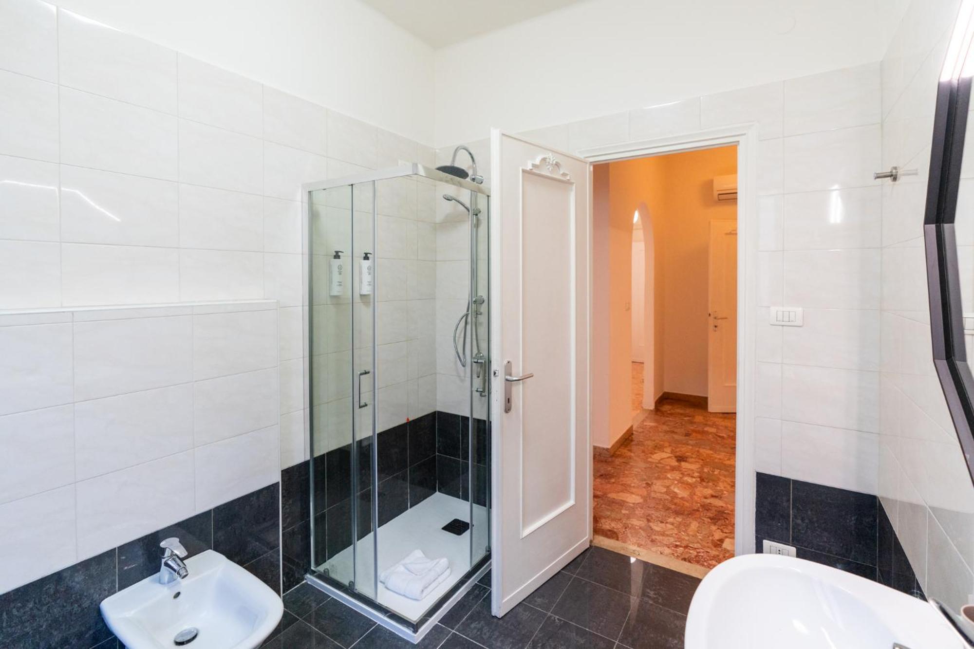 Domus Verona - Elegante Residenza Con Affaccio Su Porta Leoni Стая снимка