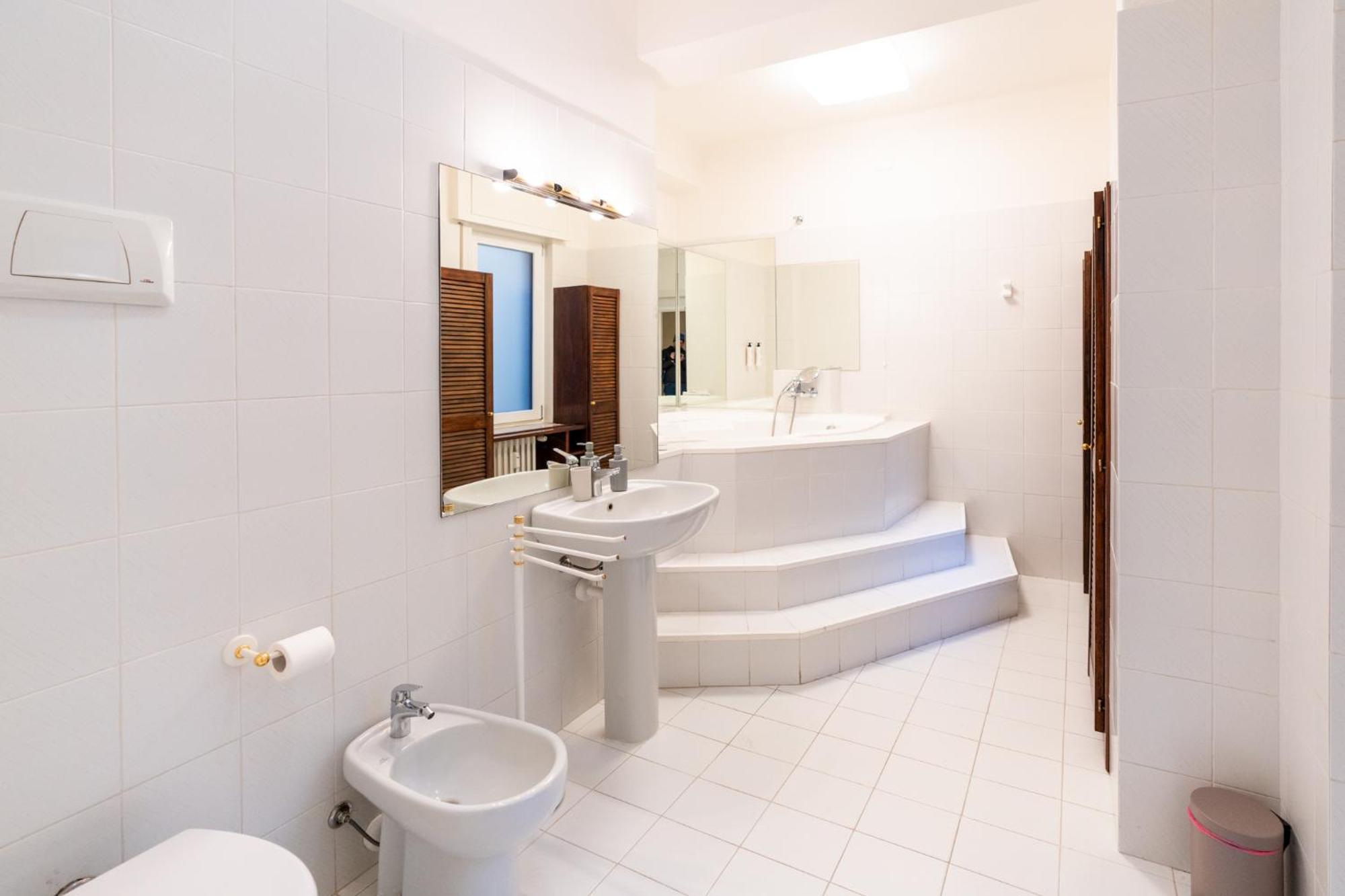 Domus Verona - Elegante Residenza Con Affaccio Su Porta Leoni Стая снимка