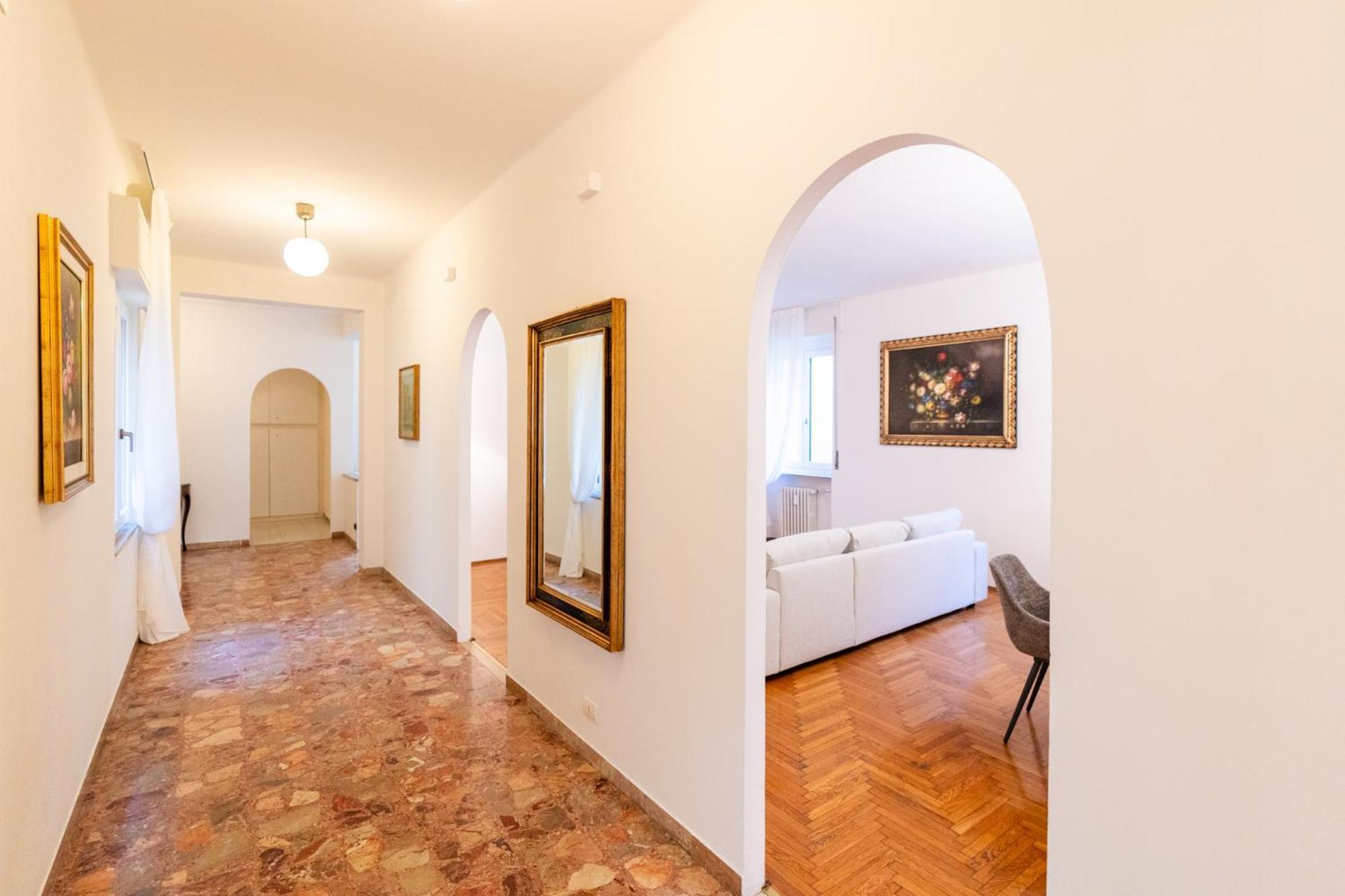 Domus Verona - Elegante Residenza Con Affaccio Su Porta Leoni Стая снимка