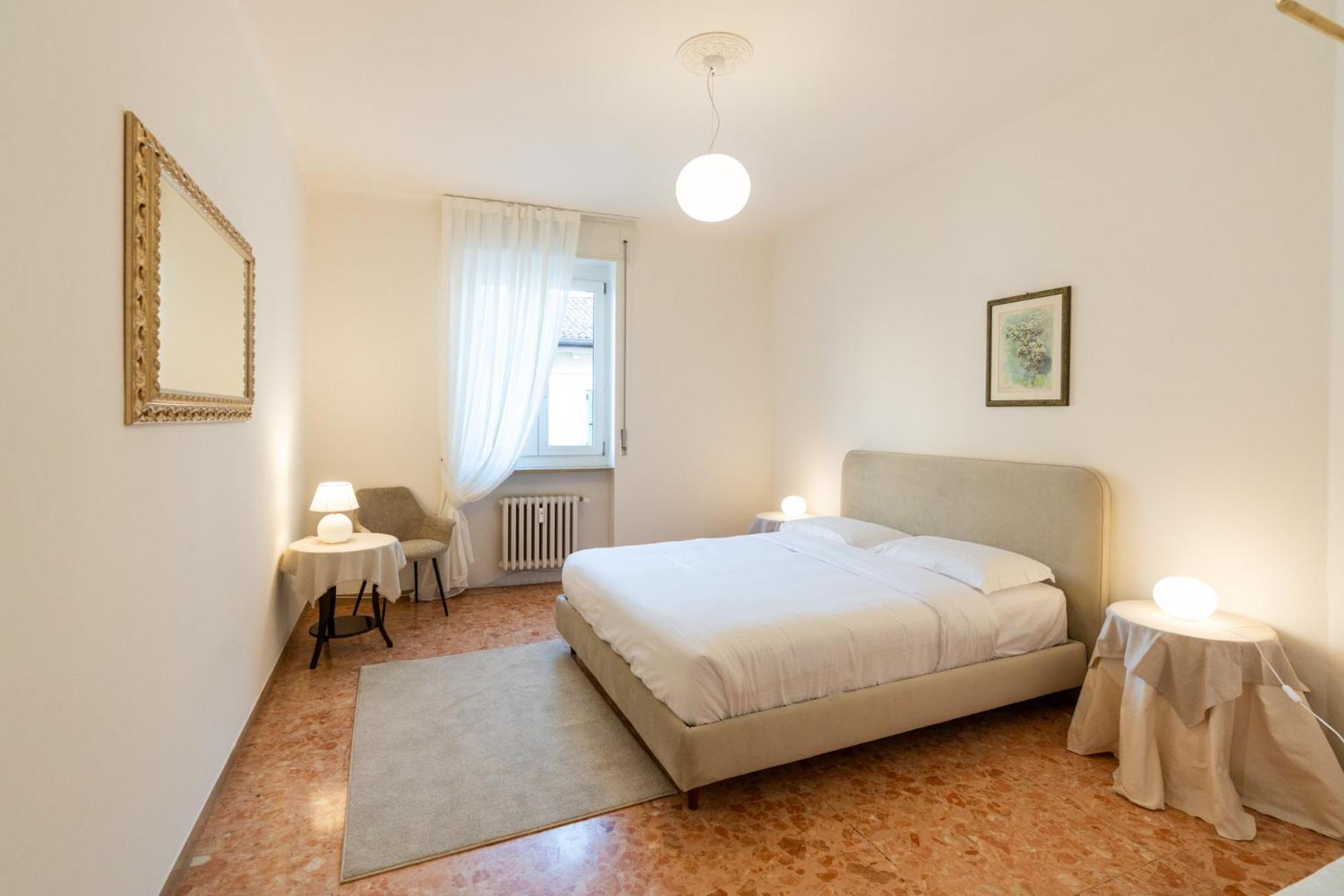 Domus Verona - Elegante Residenza Con Affaccio Su Porta Leoni Стая снимка