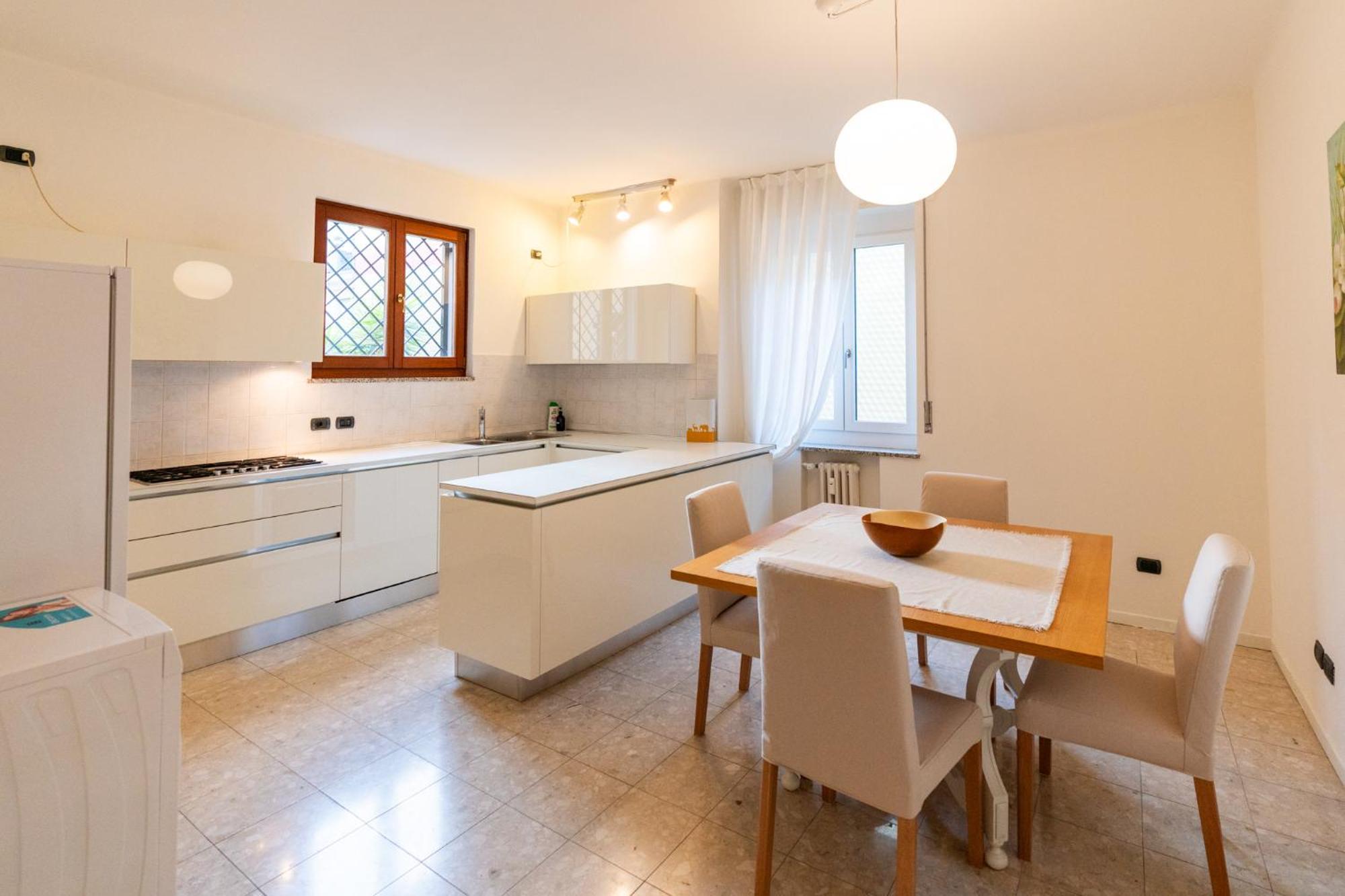 Domus Verona - Elegante Residenza Con Affaccio Su Porta Leoni Стая снимка