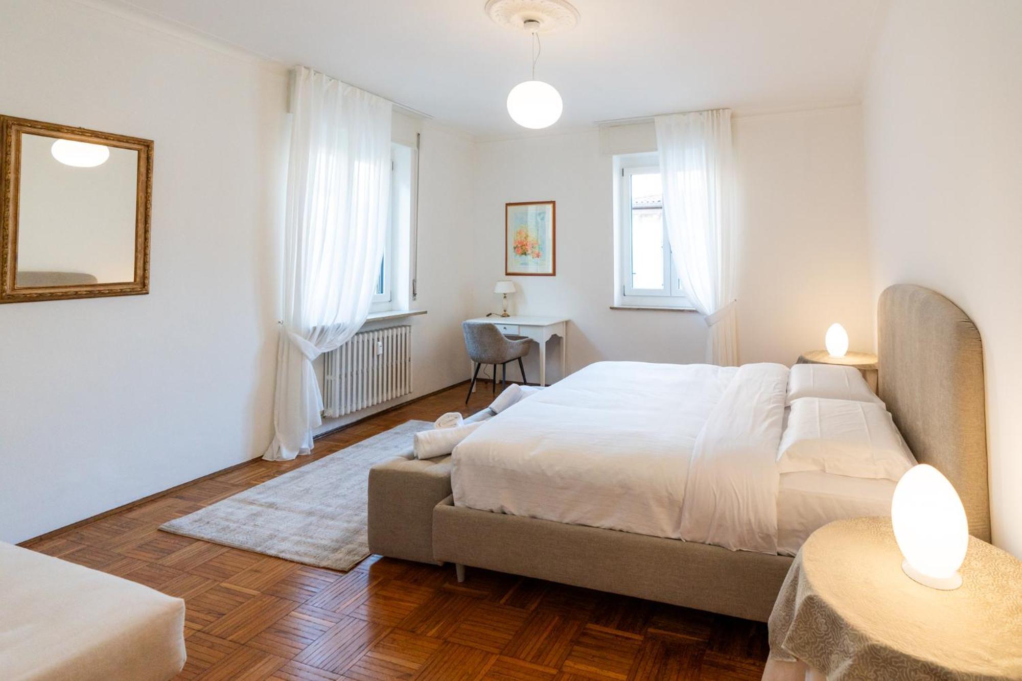 Domus Verona - Elegante Residenza Con Affaccio Su Porta Leoni Стая снимка