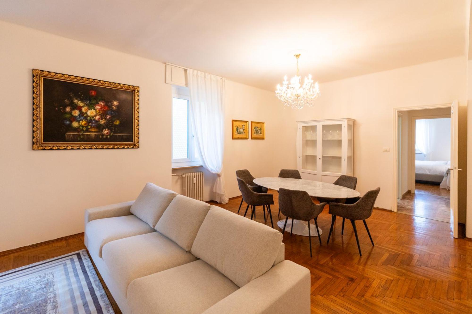 Domus Verona - Elegante Residenza Con Affaccio Su Porta Leoni Стая снимка